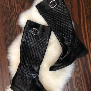 Stuart Weitzman“Navigator” quilted patent leather